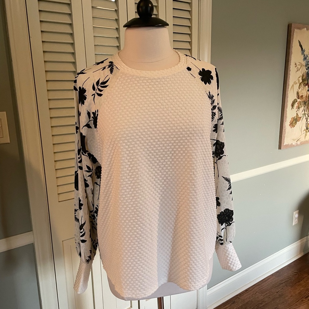 entro Cream&Black long sleeve pullover by Brick House Boutique (NWOT)